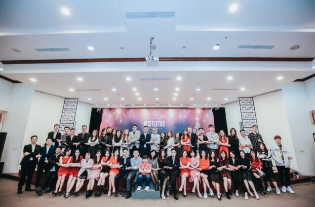 YEAR-END PARTY “MISTLETOE” BỮA TIỆC CHIA TAY NĂM 2018