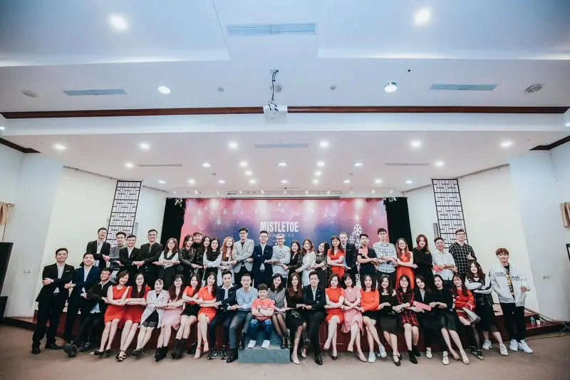 YEAR-END PARTY “MISTLETOE” BỮA TIỆC CHIA TAY NĂM 2018