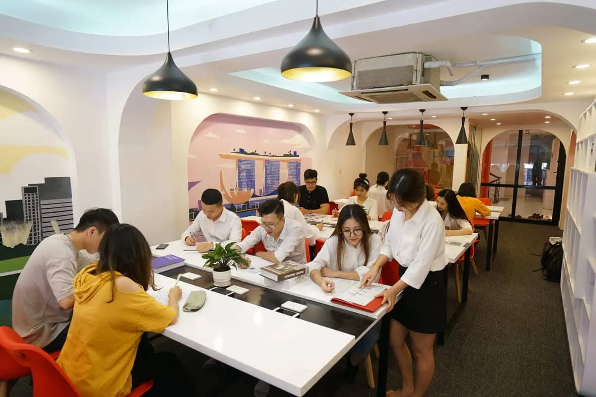 học tiếng anh ở trung tâm có tốt không