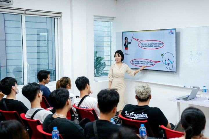 Workshop được dẫn dắt bởi Thạc sĩ Nguyễn Thị Hải Hà - Giám đốc Học thuật Jaxtina