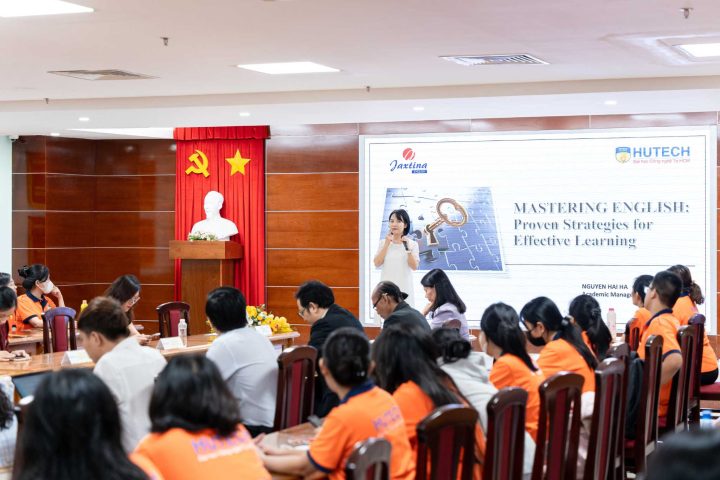 ThS. Nguyễn Thị Hải Hà (Giám đốc Học thuật Jaxtina) đã chia sẻ những phương pháp học, kinh nghiệm quý giá cho các bạn sinh viên qua Talkshow.