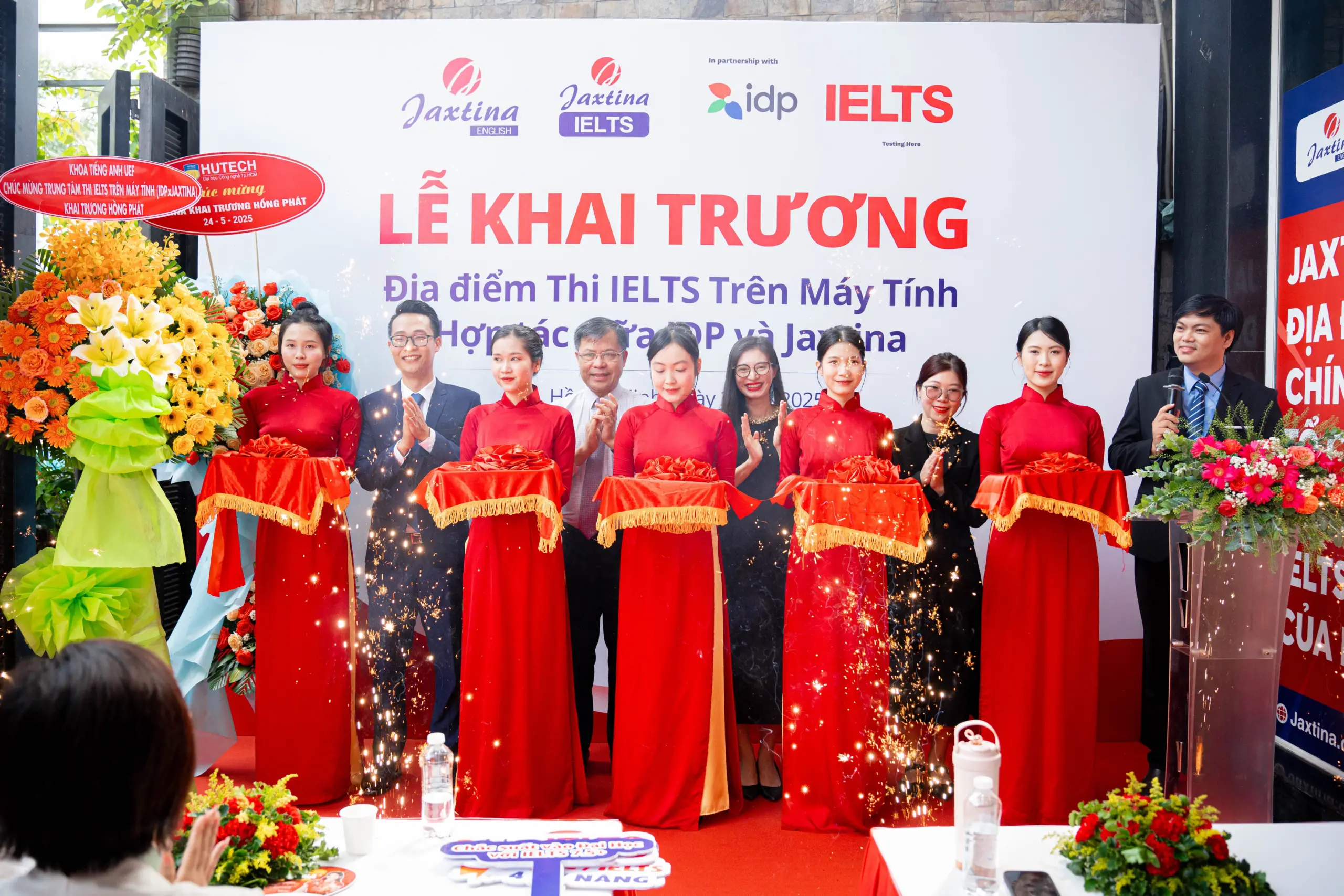 Khai trương địa điểm thi IELTS trên máy chuẩn quốc tế hợp tác giữa Jaxtina và IDP