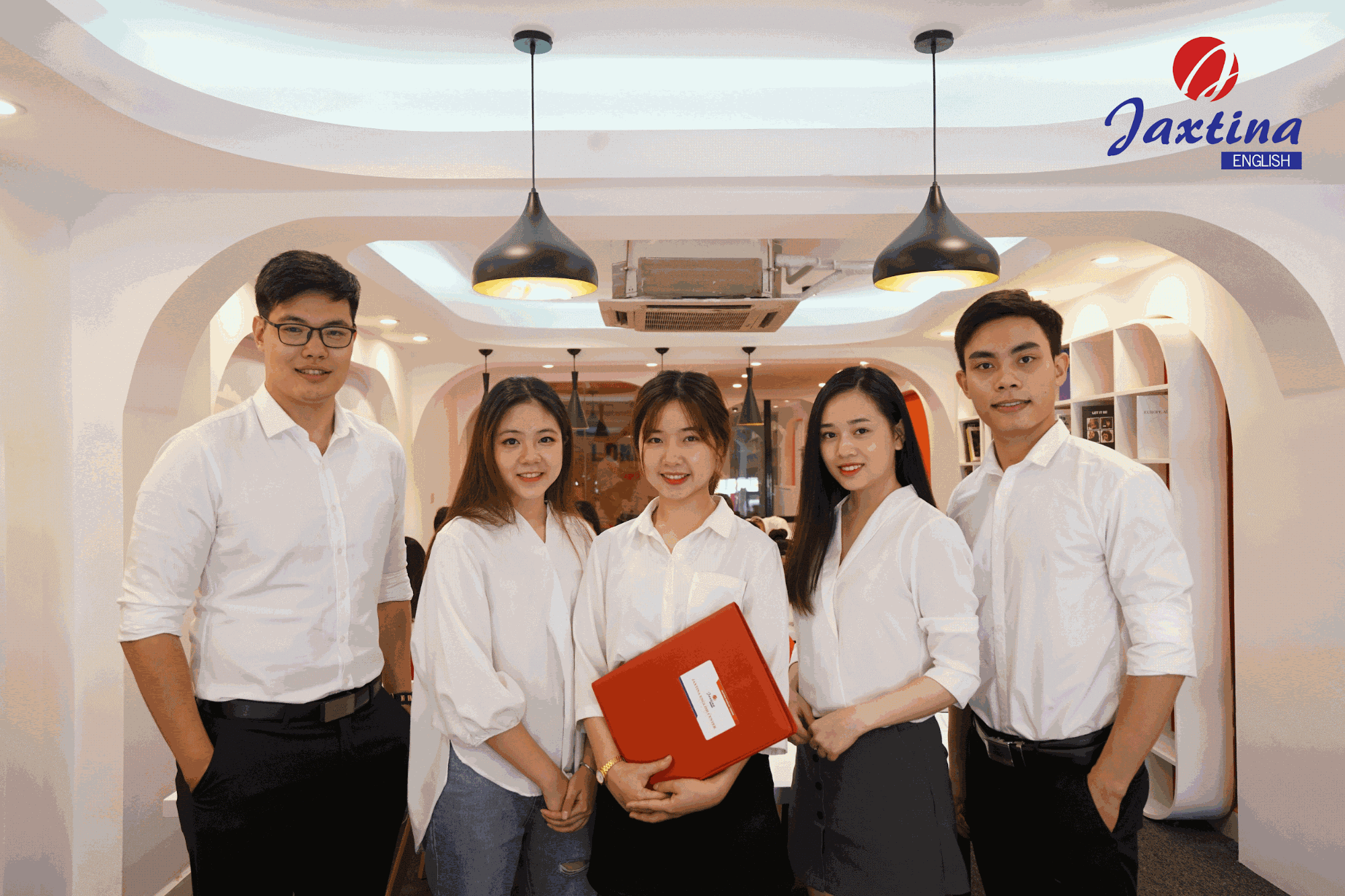 Đội ngũ nhân sự chuyên môn cao, nhiệt tình