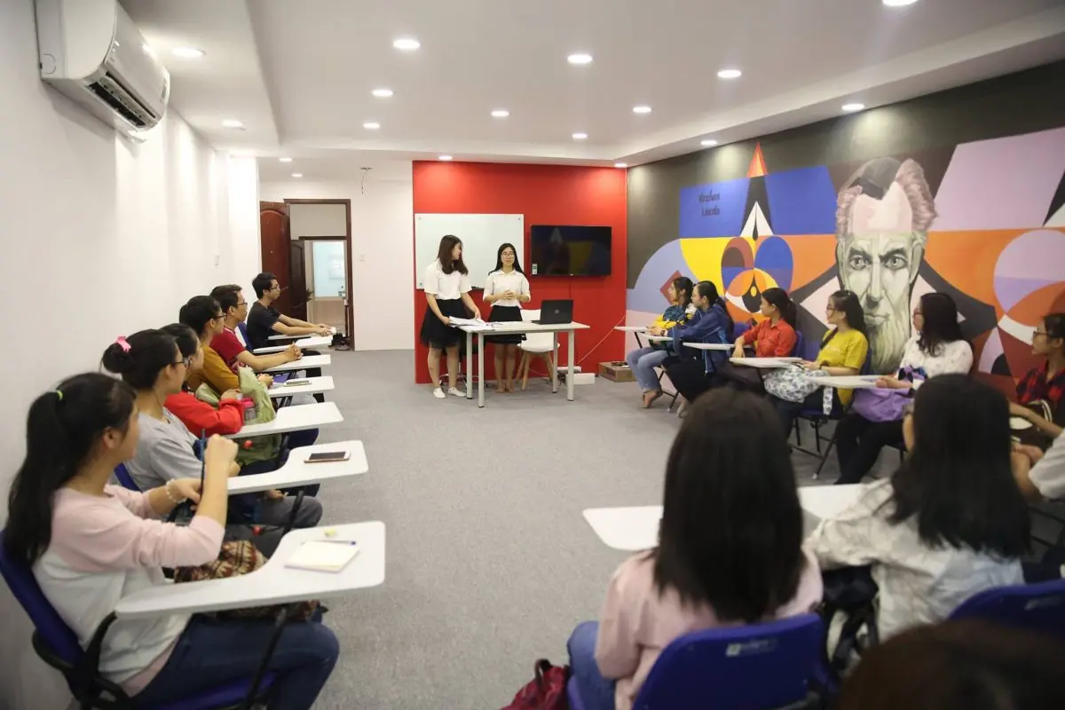 khóa học tiếng anh giao tiếp cho sinh viên