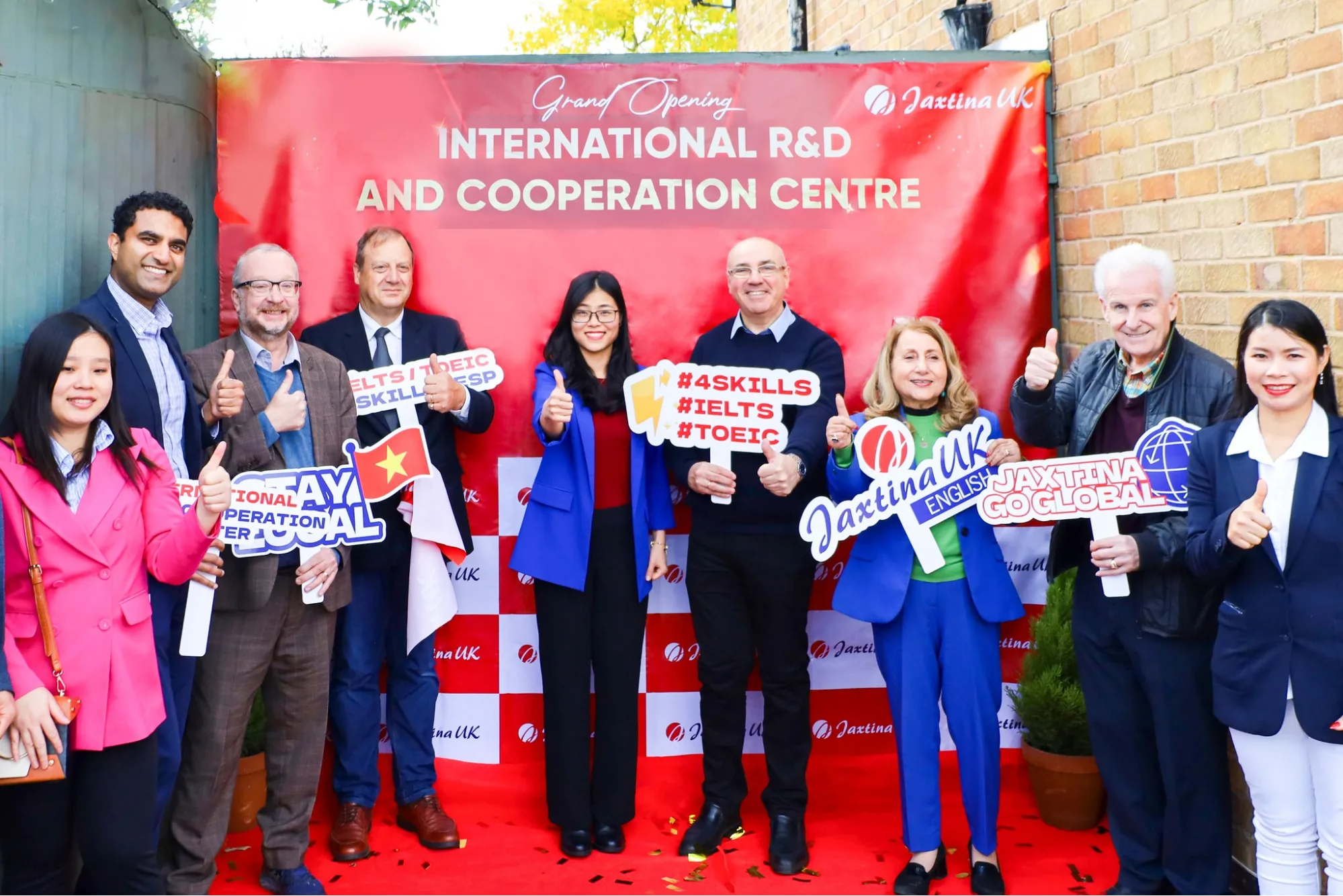 Jaxtina English Center có lừa đảo không? Sự thật đằng sau là gì?